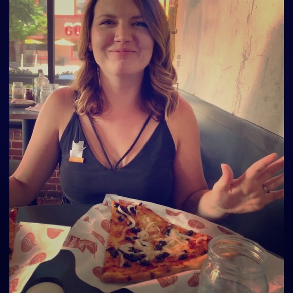 Meet your Posher, Hannah - Picture 2 of 2